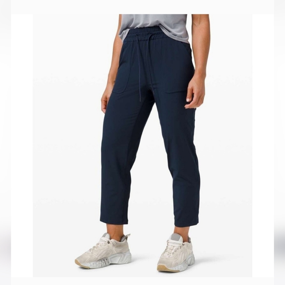 Lululemon Beyond the Studio cropped pants- size 4